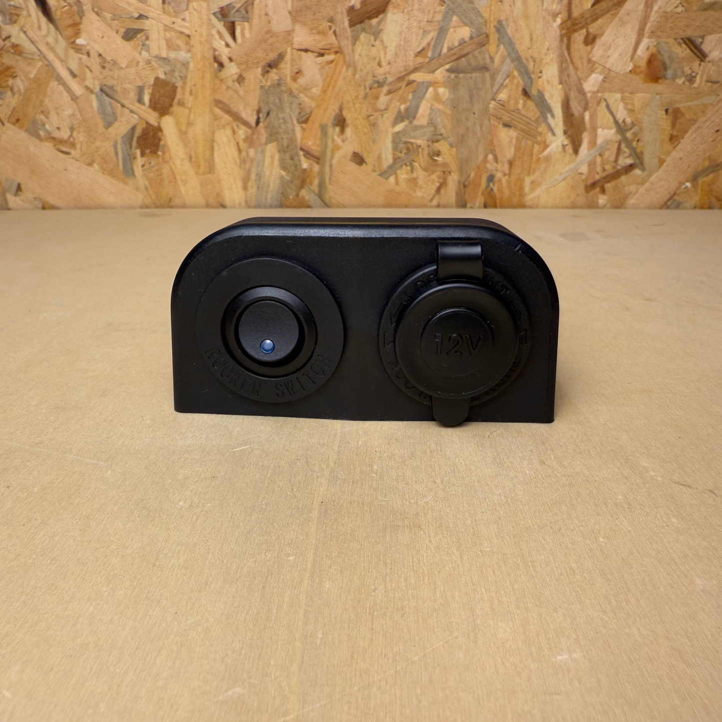 Suporte Saliente para 2 Tomadas 12/24V