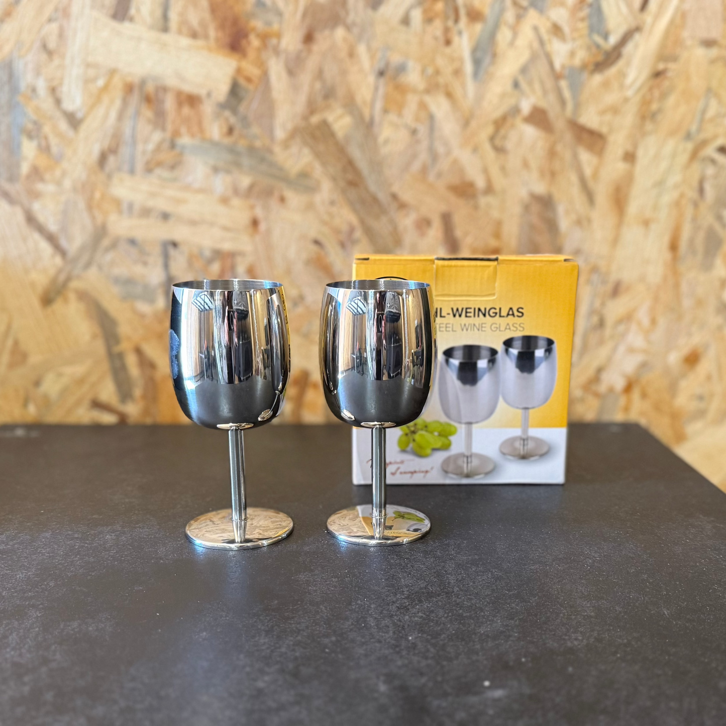 Conjunto de dois copos de vinho em aço inoxidável