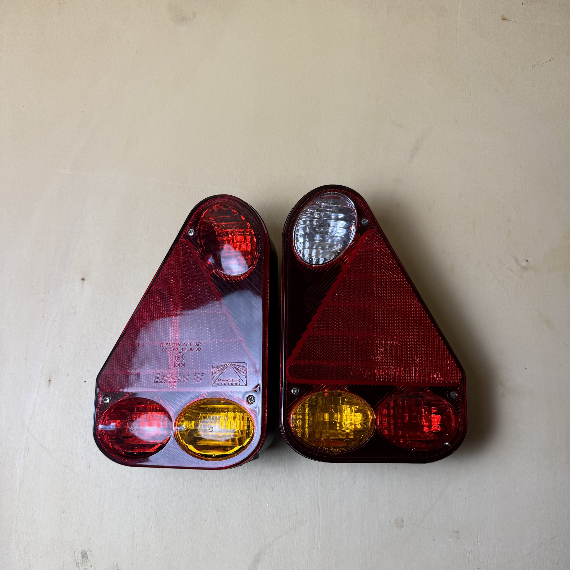 Farolim atrelado triangular  aspock