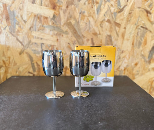 Conjunto de dois copos de vinho em aço inoxidável