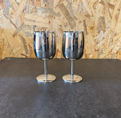Conjunto de dois copos de vinho em aço inoxidável