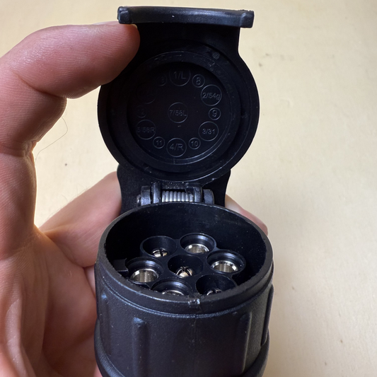 Adaptador de 13 para 7 pinos Aspöck