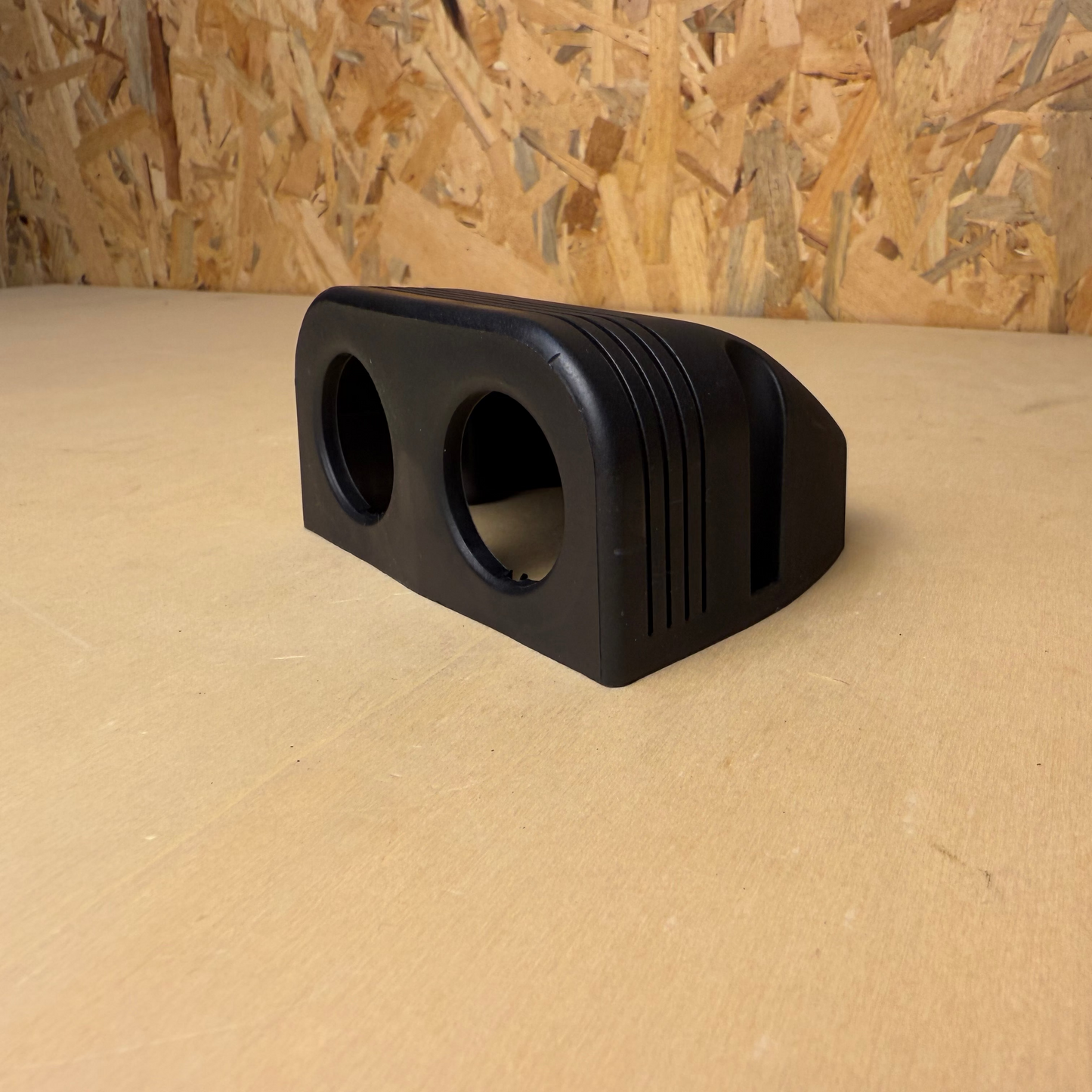 Suporte Saliente para 2 Tomadas 12/24V