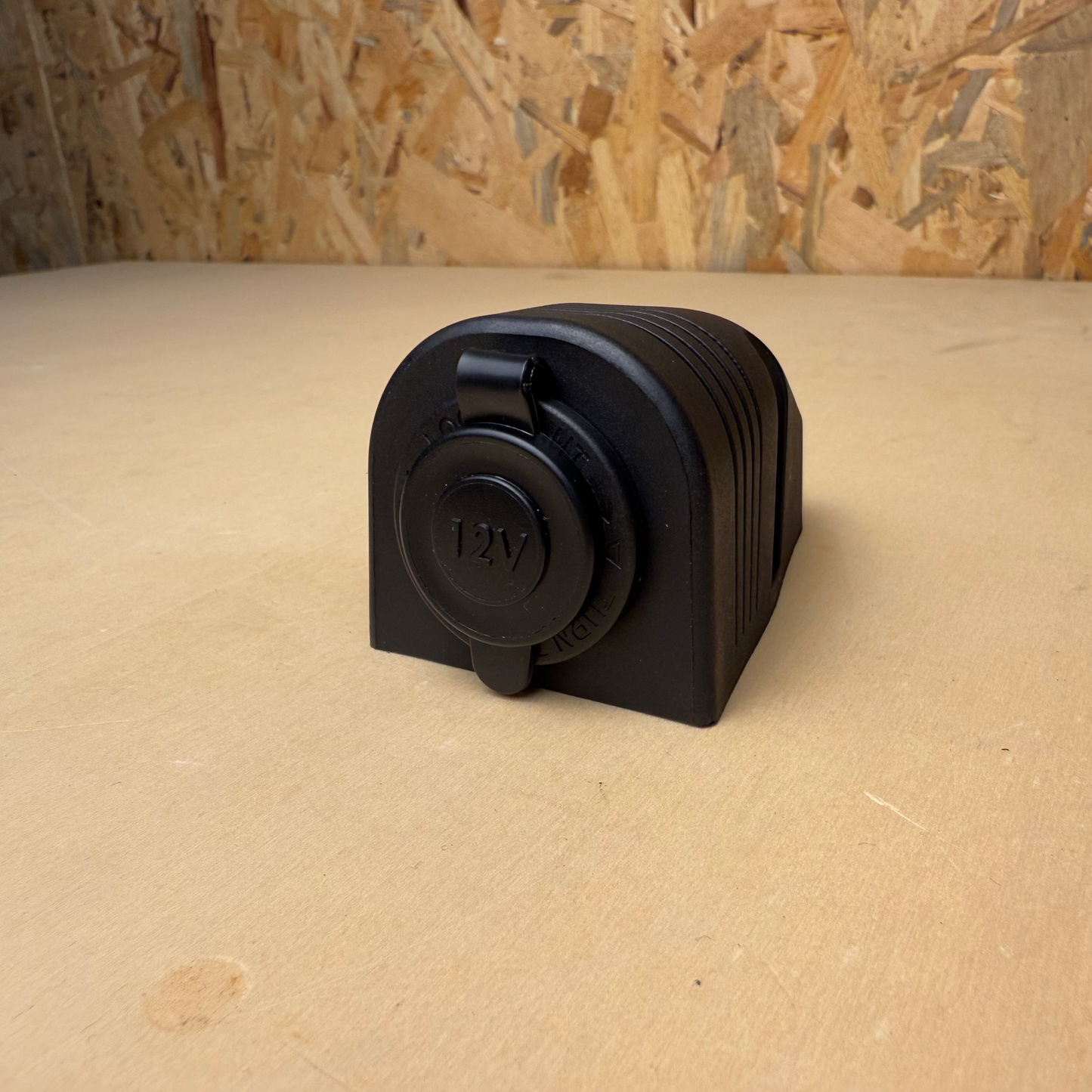 Suporte Saliente para Tomadas 12/24V