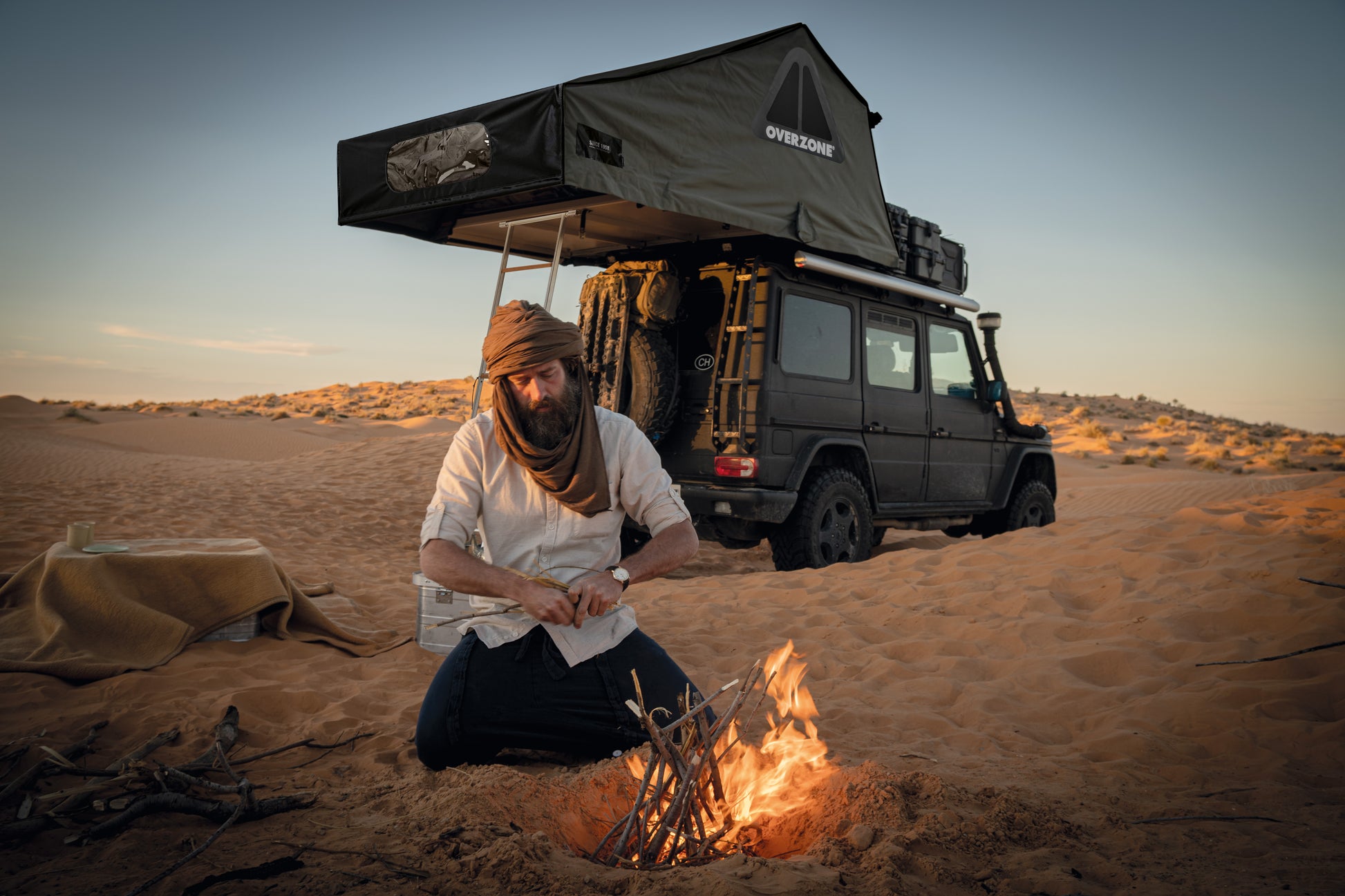 Tenda de Tejadilho OverZone em Veículo 4x4 Mercedes